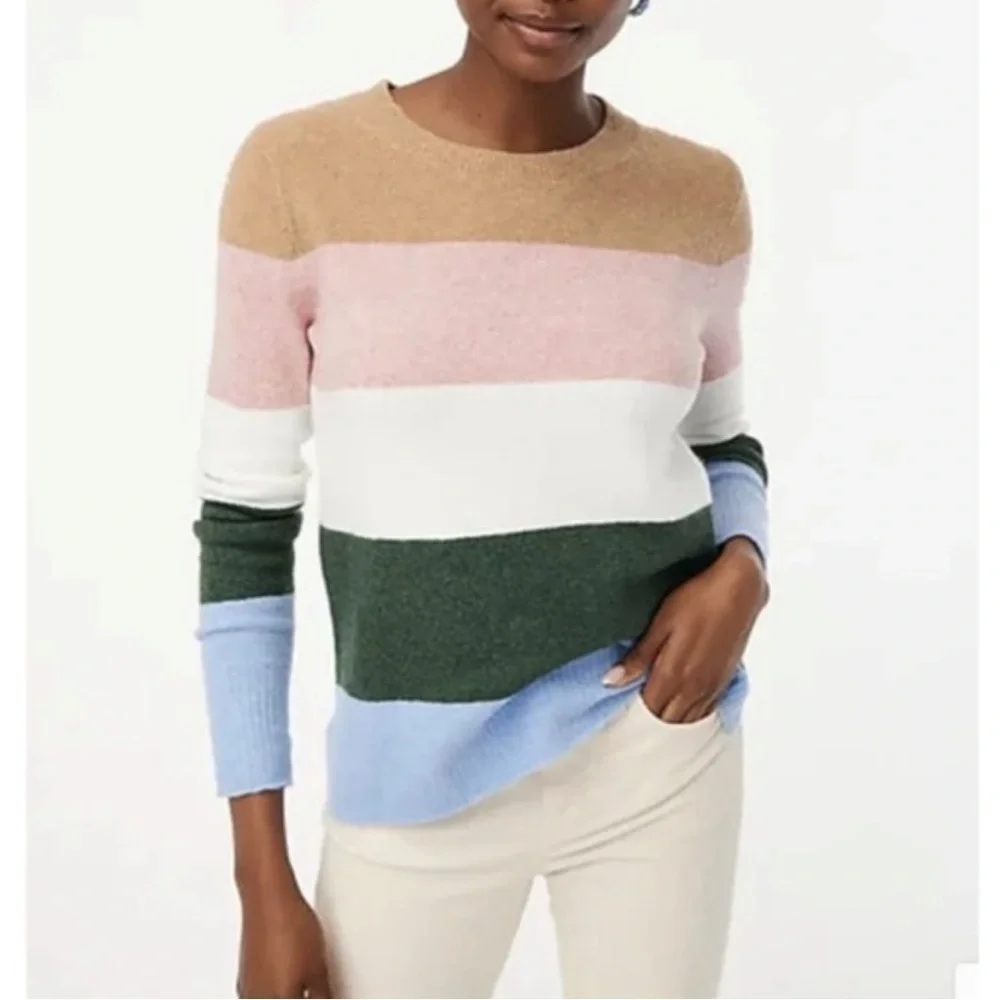 J. Crew multicolor extra soft crew neck sweater. Size M . Style BJ852